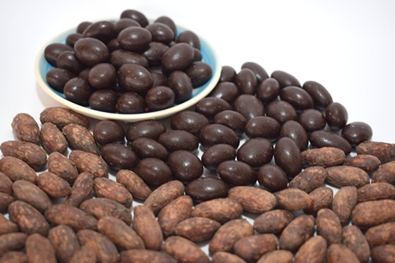 Granos de Cacao cubiertos de Chocolate Oscuro al 70%